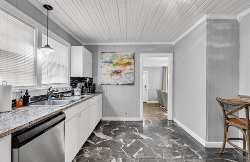 Starkville House | Mins from Campus | Cozy | King Bed