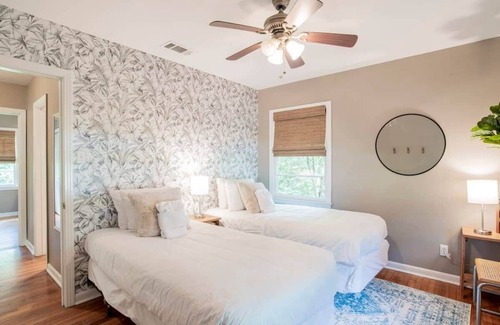 Mobile House | Mins from Downtown, Modern Touch - Shady Magnolia