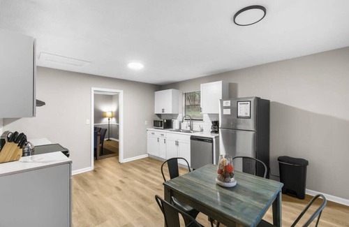 Crestline Heights House | Mins to Airport-Pool- Lake View-Newly Renovated!