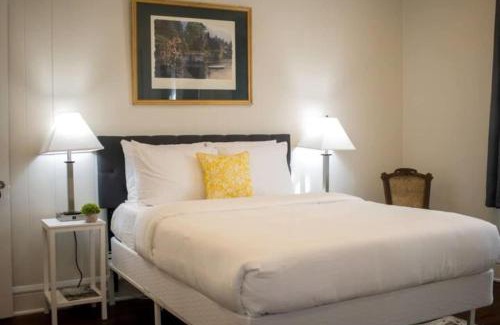 Montgomery House | Mins to ASU & Downtown- Foxy on Felder
