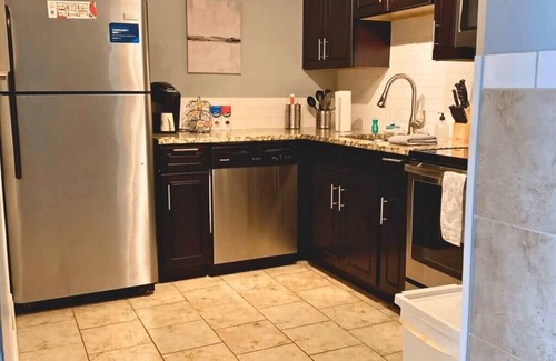 DeBaliviere Place Apartment | Mins to BJ Hospital, WashU, Forest Park 2BR WD