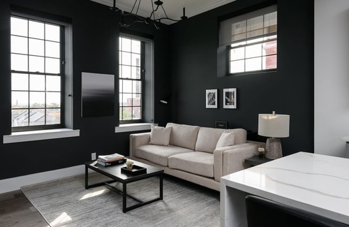 The Gate Apartment | Mins to Downtown, Ballpark, Arch | Free Parking + W&D | Zencity at Bordeaux