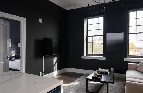 The Gate Apartment | Mins to Downtown, Ballpark, Arch | Free Parking + W&D | Zencity at Bordeaux
