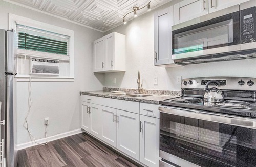 South Pensacola House | Mins to Downtown! Carriage House - Pensacola Pearl