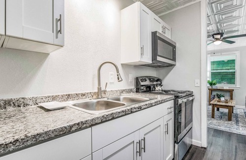 South Pensacola House | Mins to Downtown! Carriage House - Pensacola Pearl