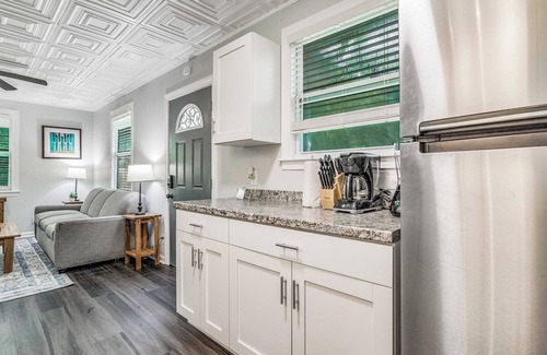 South Pensacola House | Mins to Downtown! Carriage House - Pensacola Pearl