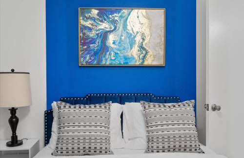 West Campus Apartment | Mins to Downtown Luxury 2BR & Arcade