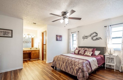 Killeen House | Mins to Ft. Hood, & Belton Lake! The Hooten House