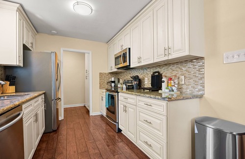 Mid City South House | Mins to LSU Campus | Private Pool | Hot Tub | BBQ