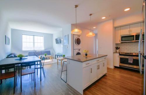 Hackensack River Waterfront Apartment | Mins to NYC, Exceptional Modern 2Bedroom Apt