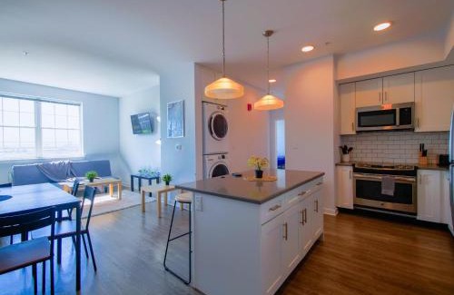 Hackensack River Waterfront Apartment | Mins to NYC, Exceptional Modern 2Bedroom Apt