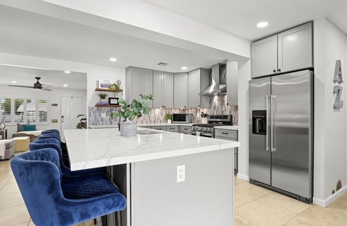 South Scottsdale House | Mins to OldTown & Walking/BikePath! Updated Home w/Pool, Office+Parking