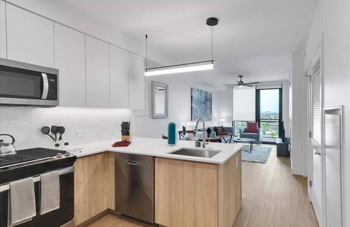 Evans Churchill Apartment | Mins to Sky Harbour Airport | 1BR nr Metro & Shops