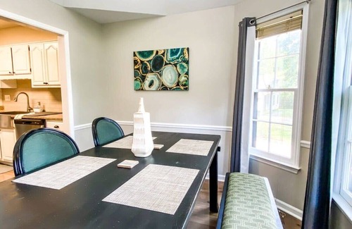 Madison House | Mins to Space Center & Downtown - Betty's Bungalow