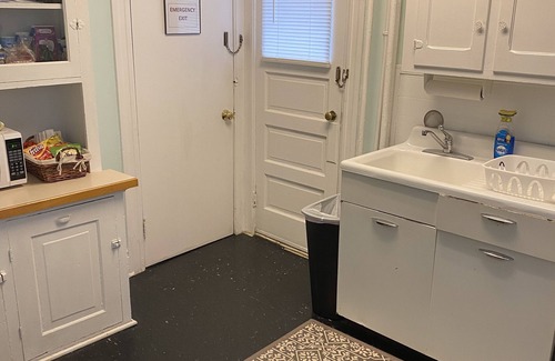 Sault Ste. Marie Apartment | Mint Vintage 2 bed apt Walk to the locks Sault USA