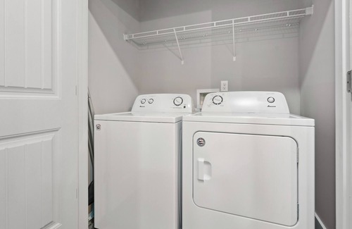 Mobile Cottage | Minutes Away From USA College, and Places to eat Near by!