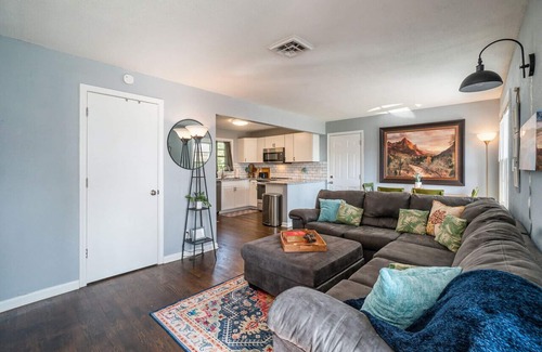 Independence House | Minutes from Arrowhead Stadium!