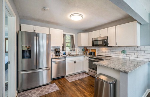 Independence House | Minutes from Arrowhead Stadium!