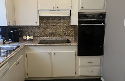 Shreveport House | Minutes from lots of shopping, local airport and hospitals !