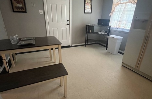 Shreveport House | Minutes from lots of shopping, local airport and hospitals !