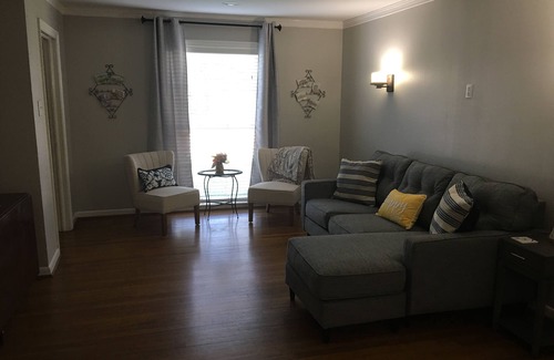 Austin Ave. House | Minutes from Magnolia & Baylor, enjoy the Little Cottage on famous Austin Avenue