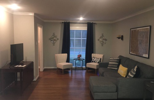 Austin Ave. House | Minutes from Magnolia & Baylor, enjoy the Little Cottage on famous Austin Avenue