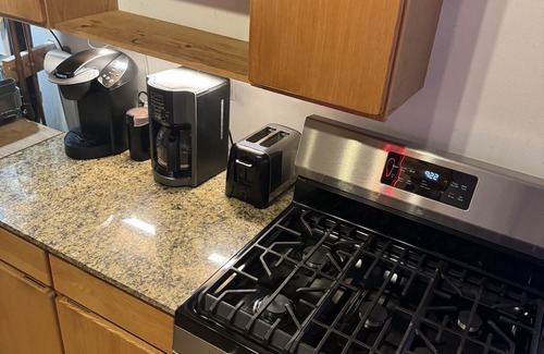 Fairview House | Minutes from museum, train depot, malls and shopping and both hospitals.