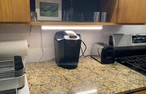 Fairview House | Minutes from museum, train depot, malls and shopping and both hospitals.