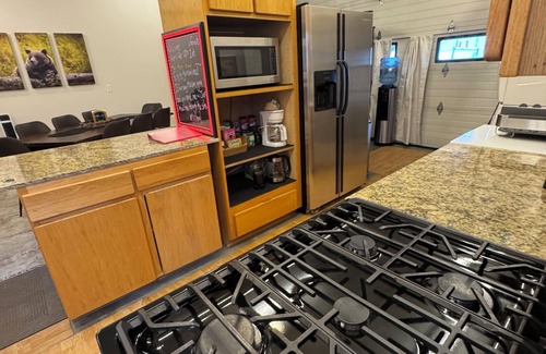 Fairview House | Minutes from museum, train depot, malls and shopping and both hospitals.