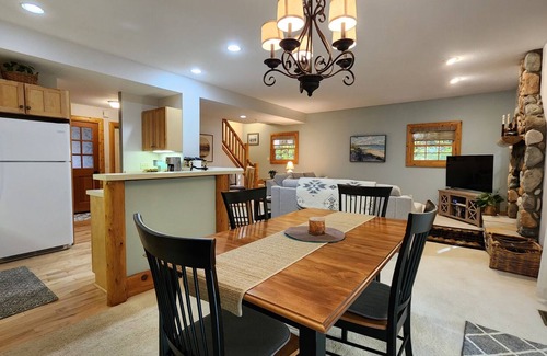 Petoskey Condo | Minutes from Petoskey & Harbor Springs-close to beaches, skiing & more!