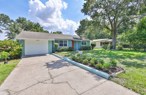 Bearss Plaza House | Minutes from Tampa Bay's Notable Places!