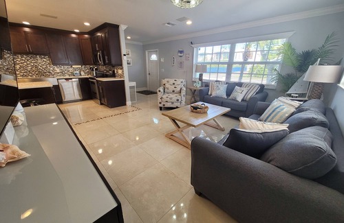 Pineapple Grove Arts District House | Minutes from the downtown life of Delray Beach and a mile away from the beach!