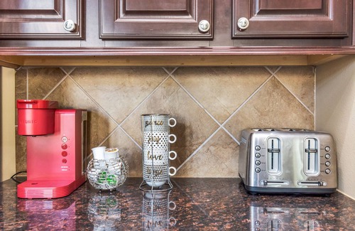 Cypress House | MINUTES FROM THE PREMIUM OUTLETS* LARGE 5 BEDROOMS
