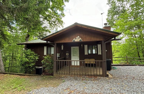 Murphy House | Minutes from town with gorgeous mountain views!