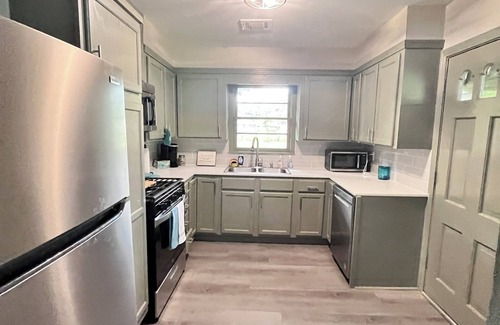 Monroe House | Minutes from ULM Charming 3-bedroom house with WiFi in peaceful North Monroe