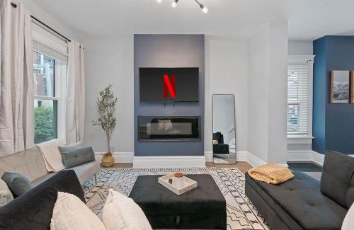 Victorian Village House | Minutes to Arena District - Foosball & Game Area