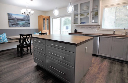 Barrie Apartment | Minutes to Barrie Waterfront & all that it has to offer!