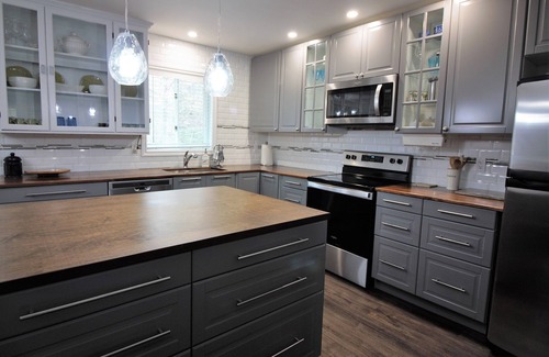 Barrie Apartment | Minutes to Barrie Waterfront & all that it has to offer!