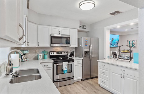 South Pinellas Community Council House | Minutes to beach; arcade, multifamily, Outdoor oasis, sleeps 10