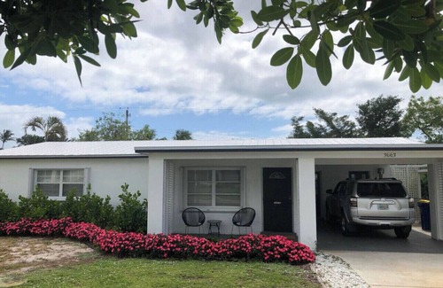 Jensen Beach House | MINUTES TO BEACHES & DOWNTOWN JENSEN BEACH, SLEEPS 4