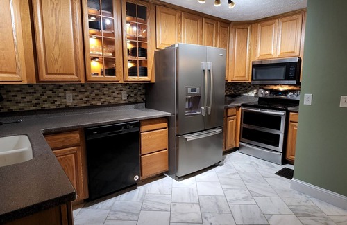 Sandusky House | Minutes to Cedar Point, newly remodeled 4 bedrooms.