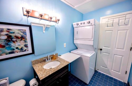 Arlington House | Minutes to DC! Pet is ok! 2BR Retreat Free Parking & BBQ