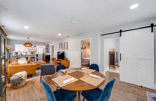 Tampa Apartment | Minutes to Downtown - 100 Yrs in the Heights