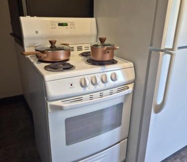 Rideau Heights House | Minutes to Downtown & Ideal for Long-term Stays