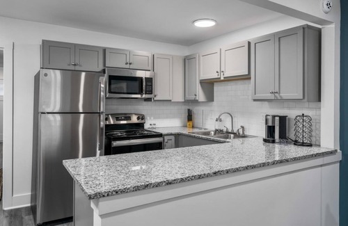 Forest Park Apartment | Minutes to Downtown UAB - King Bed - Fast Wifi