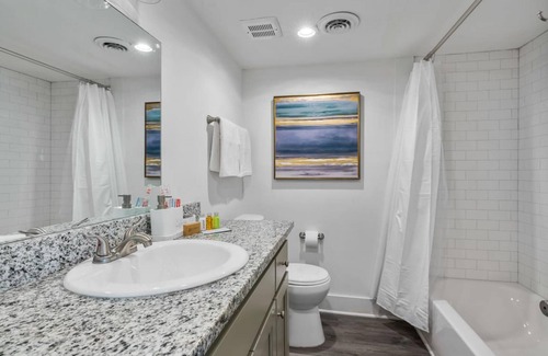 Forest Park Apartment | Minutes to Downtown UAB - King Bed - Fast Wifi