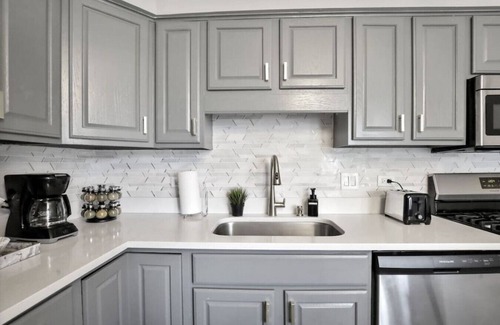 St. Charles House | Minutes to Downtown Saint Charles, Cozy/Chic Home