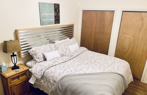 Lewis House | Minutes to lake McPhee casita