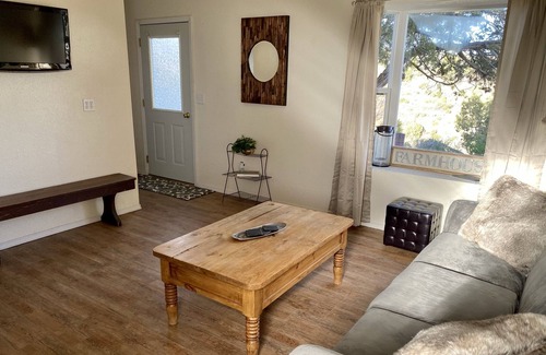 Lewis House | Minutes to lake McPhee casita