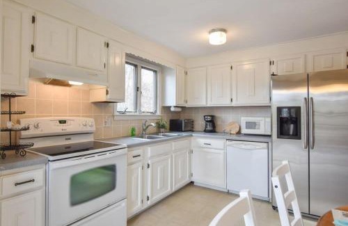 Eastham House | Minutes to Oceanside Beaches